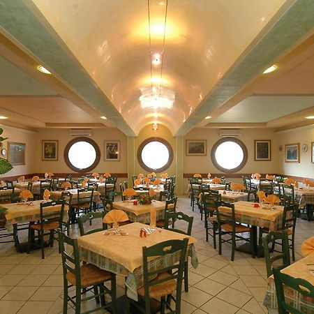 Hotel Ristorante Il Pirata San Vito di Leguzzano المظهر الخارجي الصورة