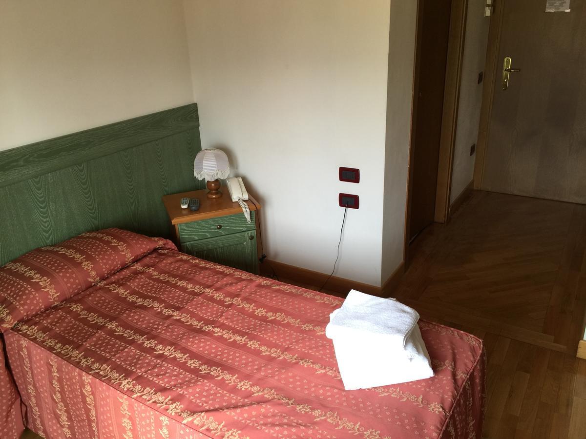 Hotel Ristorante Il Pirata San Vito di Leguzzano المظهر الخارجي الصورة