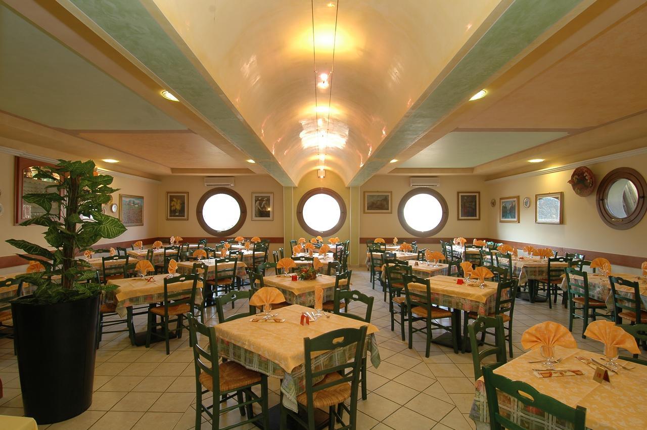 Hotel Ristorante Il Pirata San Vito di Leguzzano المظهر الخارجي الصورة